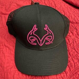Realtree hat black vented cap with embroidered pink antlers adjustable back NWT